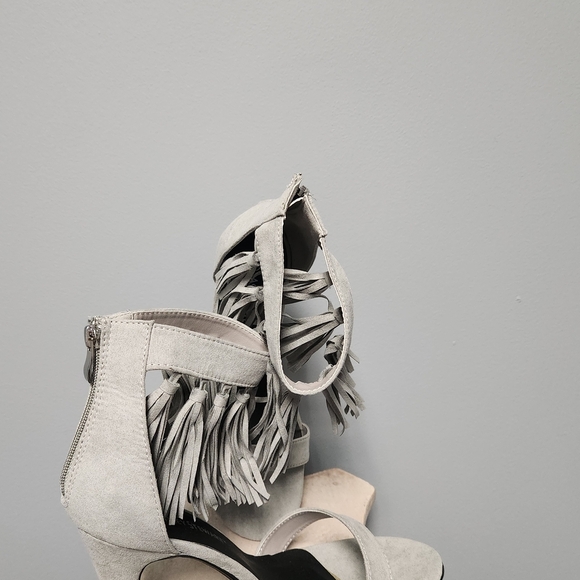 NWT Ashley Stewart Grey Tassel Women's Heels 11 - Picture 4 of 5